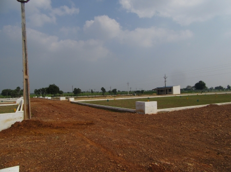 2) Open Plots Layouts in Yerpedu to Venkatagiri Highway.JPG